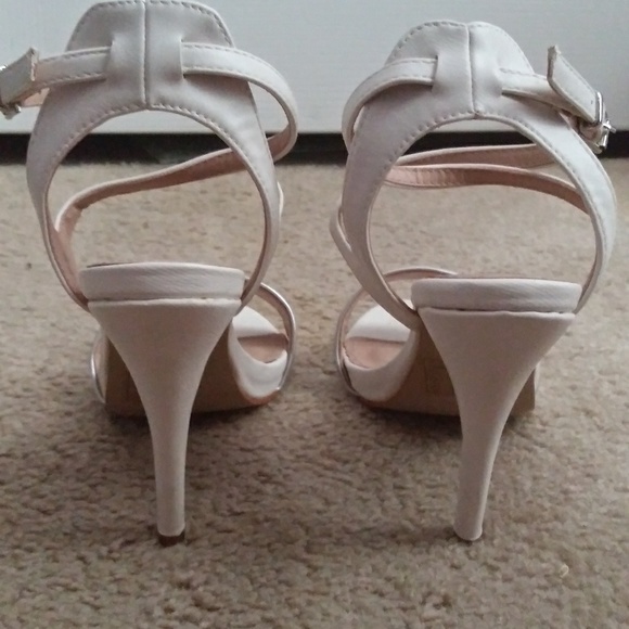 Zabella Rue White Criss-Cross Strap Heels Size 8 - Picture 2 of 7